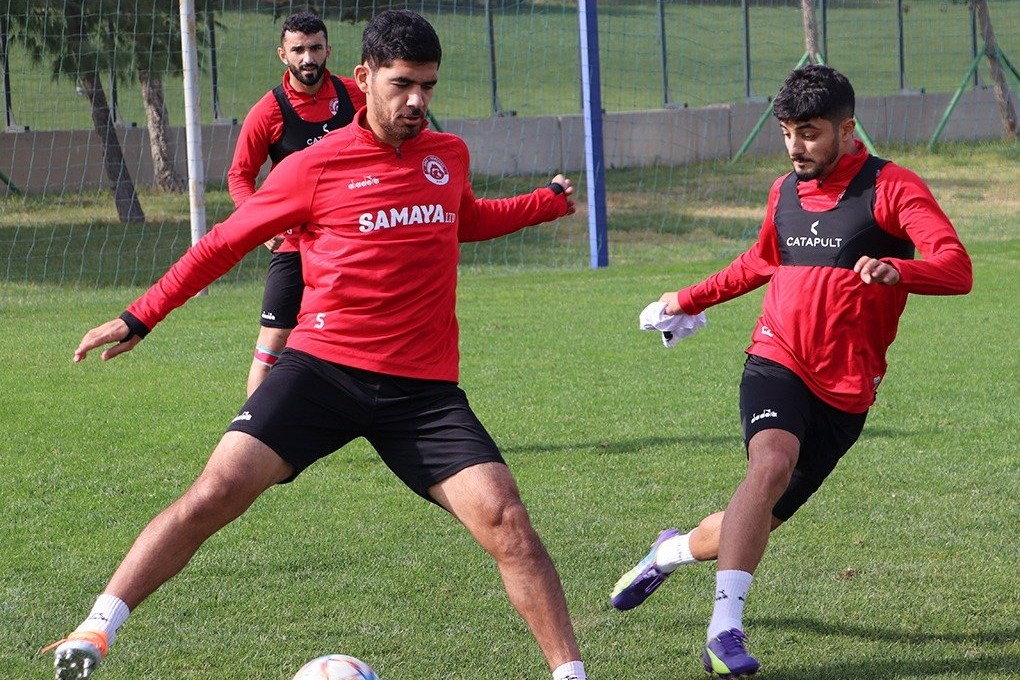 “Araz-Naxçıvan”ın zədəli futbolçuları “Qarabağ”la oyun öncəsi sıraya dönüb