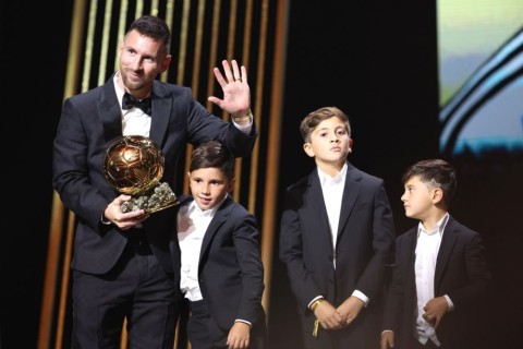 Lionel Messı wins record-extending eighth Ballon d’Or - PHOTO