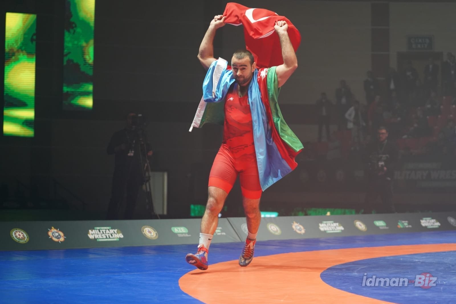 Чемпион мира, отметивший победу с флагами Азербайджана и Турции: "Это был мой долг"