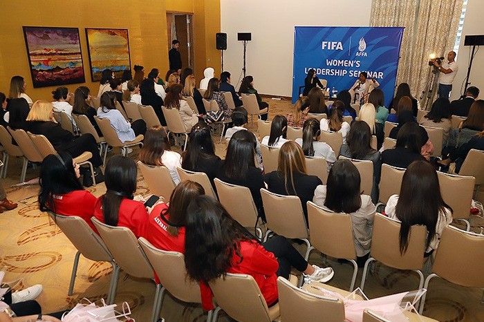 AFFA-nın prezidenti FIFA-nın baş katibi ilə Azərbaycanda futbolun inkişafı ilə bağlı fikir mübadiləsi aparıb