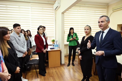 Bolqarıstanlı nazir Bakıda idman qurğularının fəaliyyəti ilə maraqlanıb  - FOTO