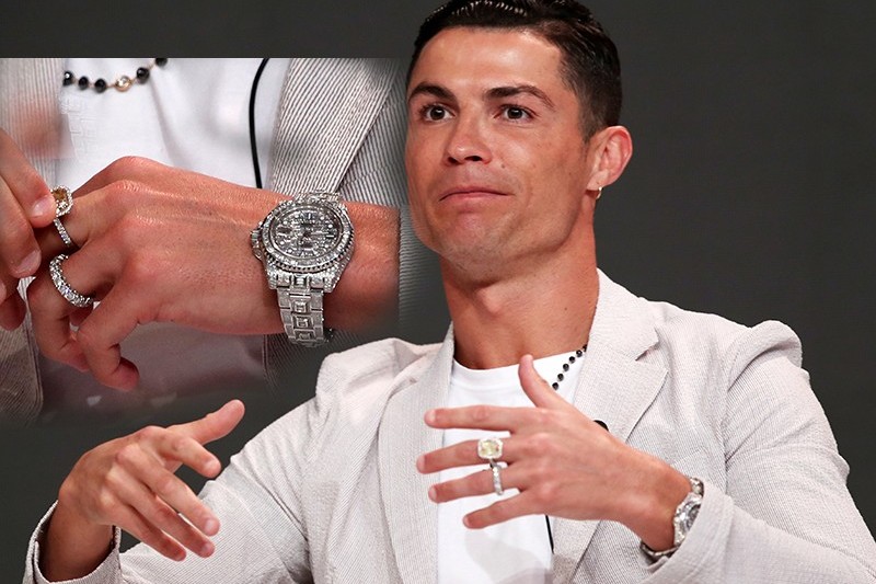 Ronaldo müğənniyə bahalı hədiyyə verib