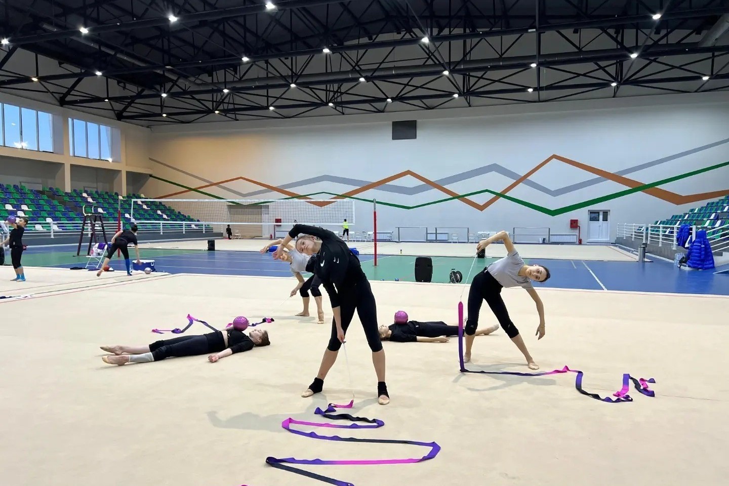 Азербайджанские гимнастки продолжают сборы в Губе