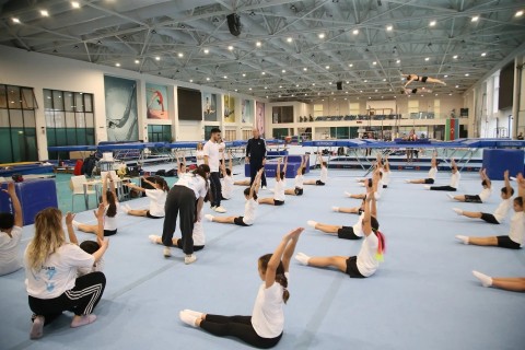 6 qat dünya çempionu Milli Gimnastika Arenasında ustad dərsi keçir - FOTO