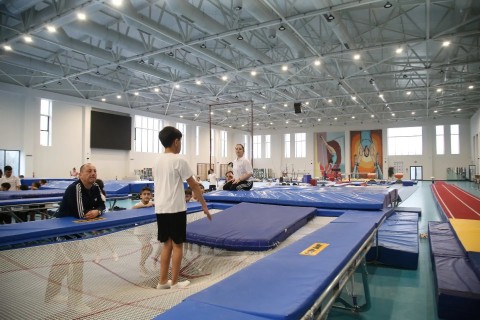 Член Техкома по прыжкам на батуте проводит мастер-классы в Баку - ФОТО