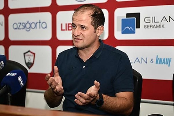 Elmar Baxşıyev: “Futbolçunun başını yarmalıdırlar ki, penalti versinlər?”