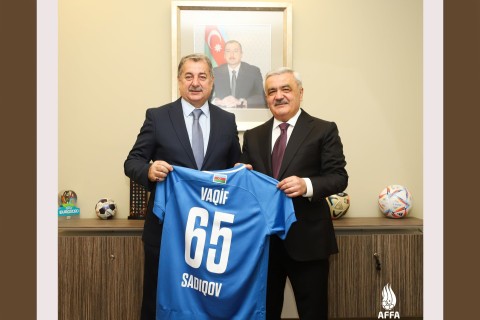 Ровнаг Абдуллаев поздравил бывшего главного тренера сборной