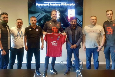 Ayxan Abbasov PSV və “Feyenoord”un düşərgəsində - FOTO