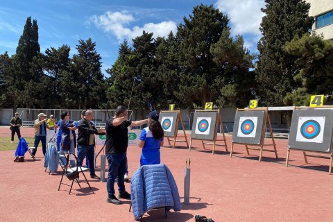 Archery competition among photographers - PHOTO