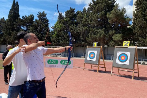 Archery competition among photographers - PHOTO