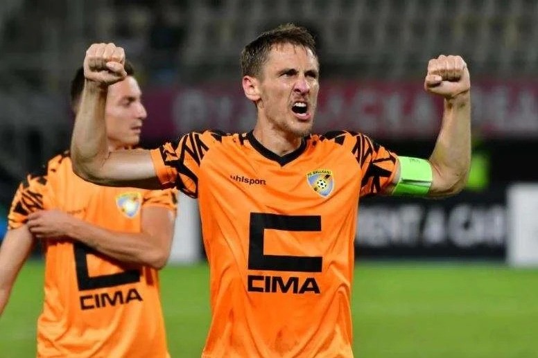 Черногорский футболист подтвердил свой переход в "Нефтчи"