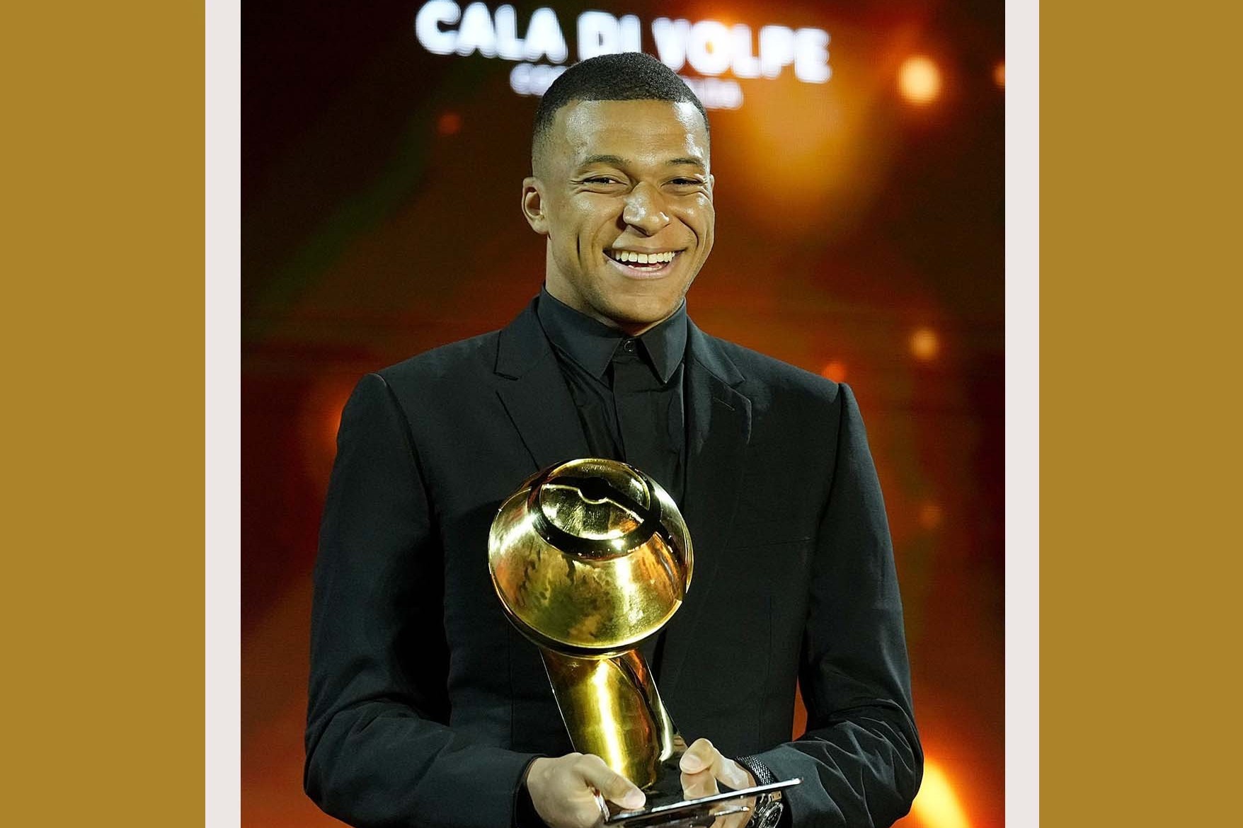 Kylian Mbappé Wins Best Player of the Year - PHOTO