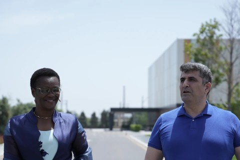Высокая гостья из Камеруна посетила Национальную арену гимнастики - ФОТО