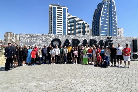 Участники финального этапа увидели достопримечательности Баку - ФОТО