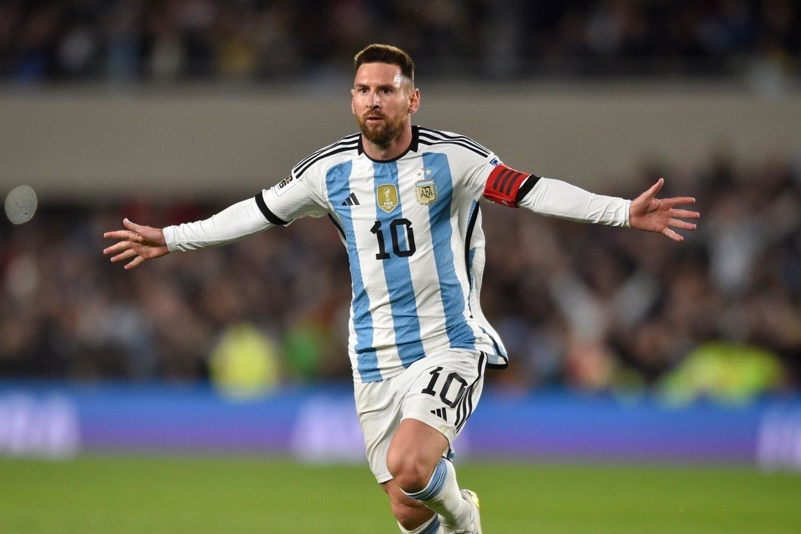 Lionel Messi reached Ali - VIDEO