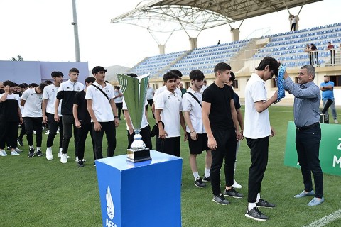 Награждены победители Лиги U-17 - ФОТО