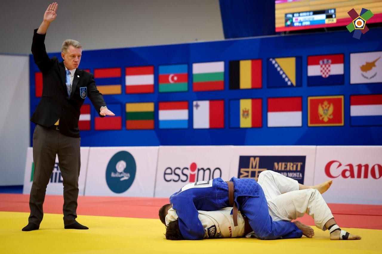 Ахундов завоевал серебро на ЕВРО