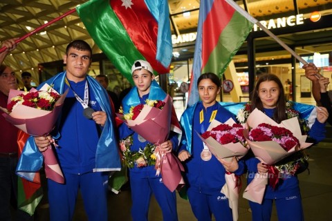 Avropa birinciliyində 4 medal qazanan boksçularımız Vətənə qayıdıb - FOTO - VİDEO
