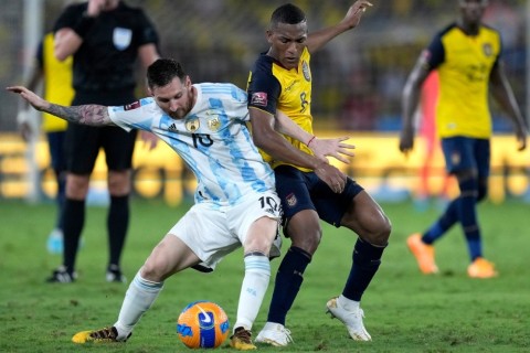 Месси не забил пенальти, Аргентина выиграла - ВИДЕО