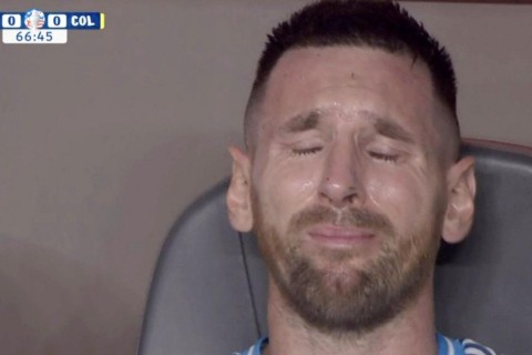 Lionel Messi in TEARS after leaving due to injury - VIDEO