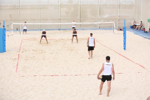 Championship fight among beach volleyball players - PHOTO