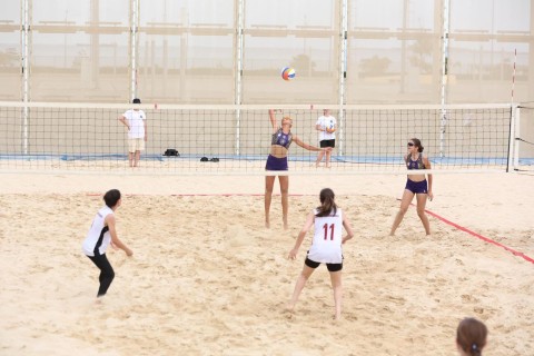 Championship fight among beach volleyball players - PHOTO