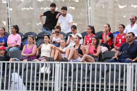 Championship fight among beach volleyball players - PHOTO