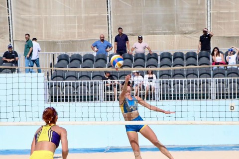 Championship fight among beach volleyball players - PHOTO