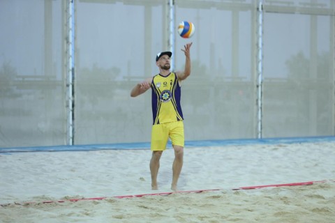 Championship fight among beach volleyball players - PHOTO