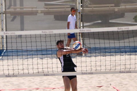 Championship fight among beach volleyball players - PHOTO