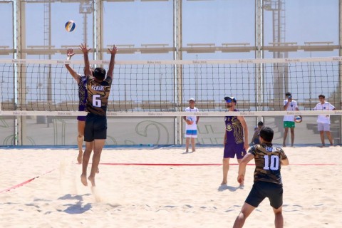 Championship fight among beach volleyball players - PHOTO