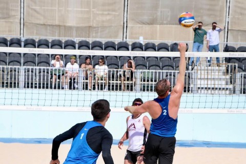 Championship fight among beach volleyball players - PHOTO