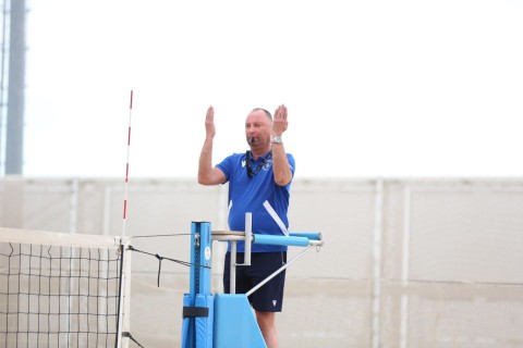 Championship fight among beach volleyball players - PHOTO