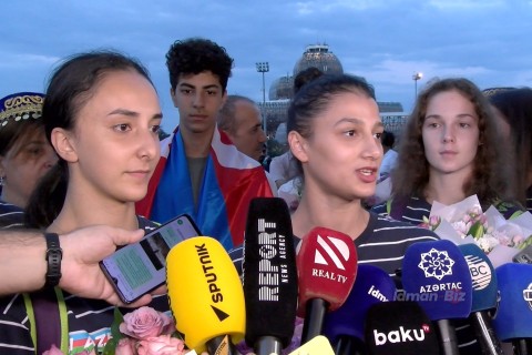 Parisdə rekord vuran Azərbaycan olimpiyaçıları Vətənə qayıdıb - FOTO