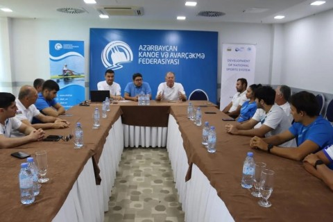 Well-known rowing expert gives seminar in Azerbaijan - PHOTO