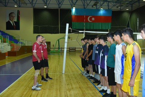 Sumqayıtda voleybolçuların seçim xarakterli məşqləri - FOTO