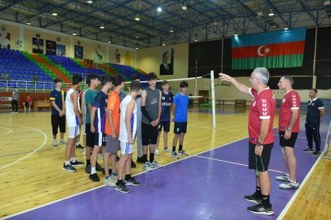 Sumqayıtda voleybolçuların seçim xarakterli məşqləri - FOTO