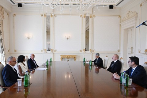 President Ilham Aliyev receives President and CEO of Formula 1, his adviser and a British supermodel - PHOTO