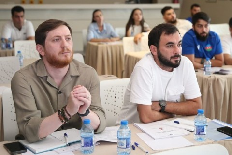 Batut üzrə 6 qat dünya çempionu məşqçi və hakimlərimizə seminar keçib - FOTO