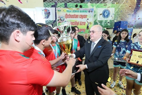 Şahin Bağırov yeniyetmə voleybolçularla görüşüb - FOTO