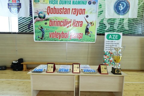 Şahin Bağırov yeniyetmə voleybolçularla görüşüb - FOTO