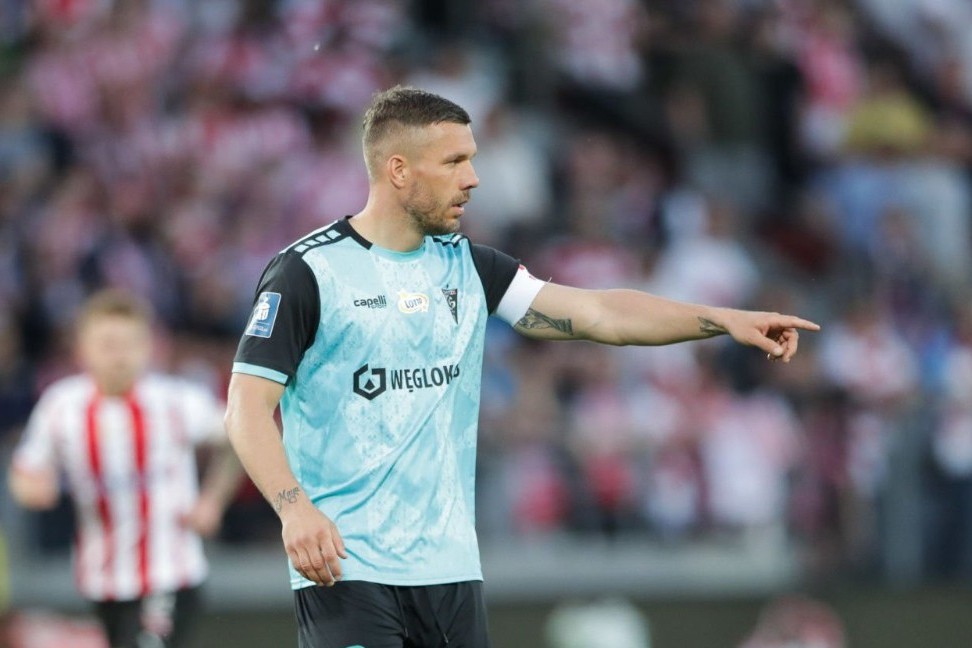 Podolski 7 aydan sonra qol vurub