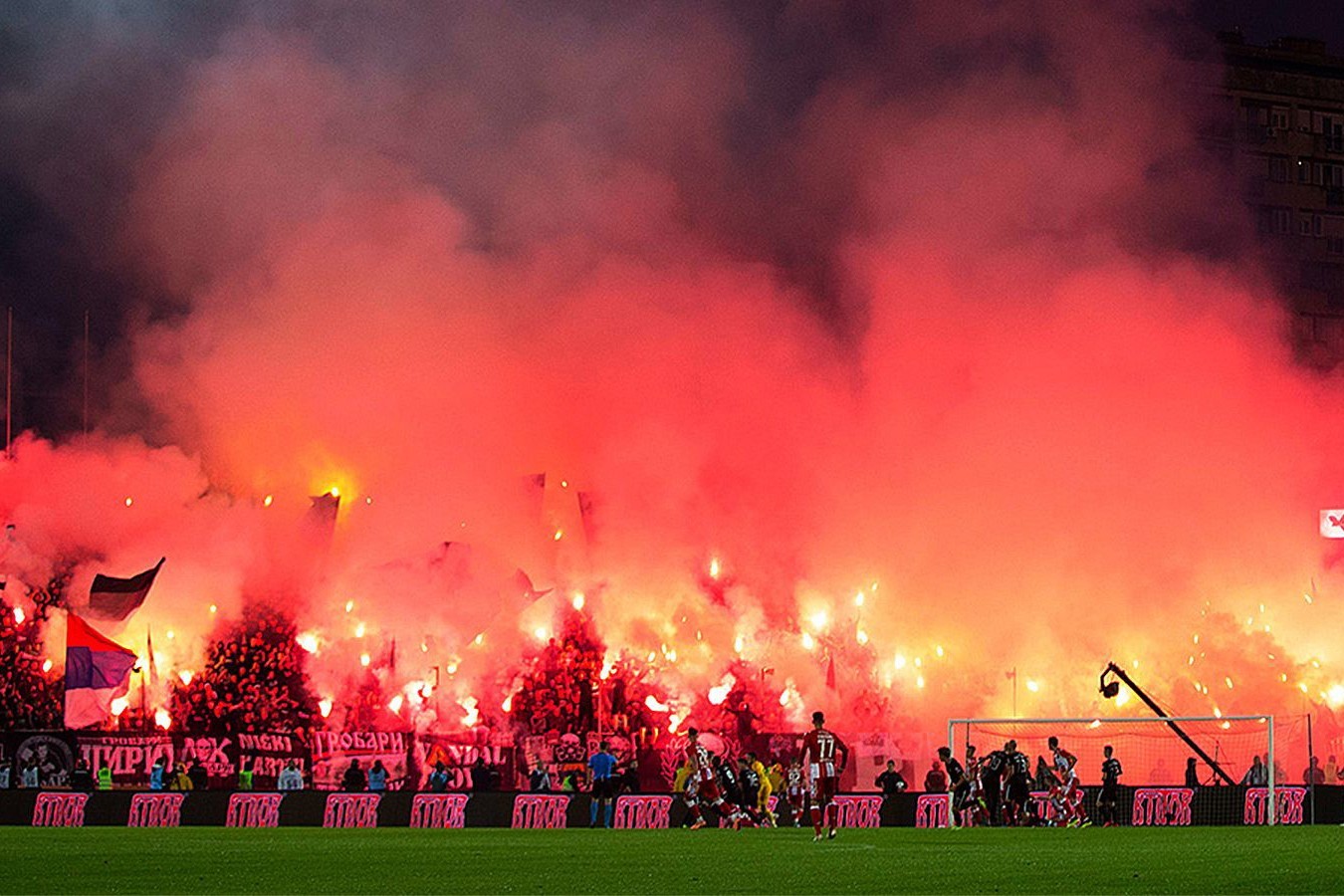 Belgrade derby in doubt: Fans set fire to Partizan Stadium - VIDEO