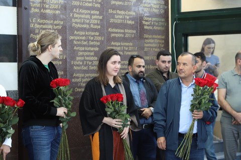 Superturnirin iştirakçıları Vüqar Həşimovun məzarını ziyarət ediblər - FOTO