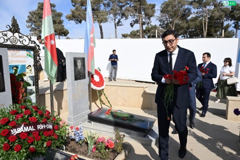 Gənclər və İdman Nazirliyinin kollektivi II Fəxri xiyabanı və Zəfər parkını ziyarət edib - FOTO