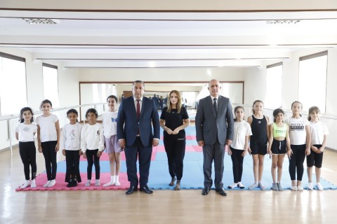 Nazir müavini gimnastlarla görüşüb - FOTO