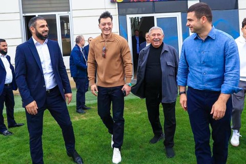 Məsut Özil “Zirə”nin qonağı olub - FOTO