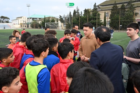 Məsut Özil “Ulduz” Futbol Akademiyasının açıq məşqini izləyib - FOTO