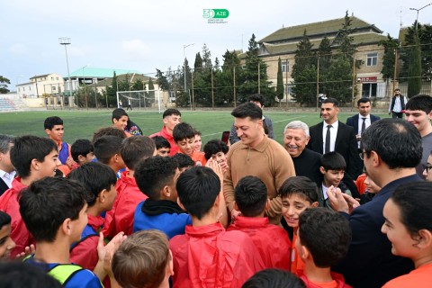 Məsut Özil “Ulduz” Futbol Akademiyasının açıq məşqini izləyib - FOTO