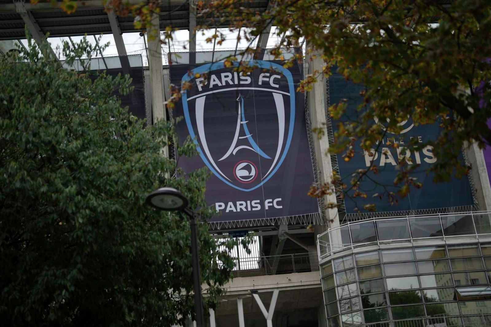 Bid for second Paris club